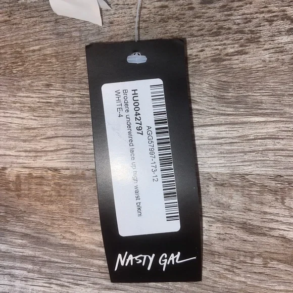 Nasty Gal White Broderie Lace Underwire Bikini Top Size 0 | Swim Top Only NWT - Picture 8 of 8